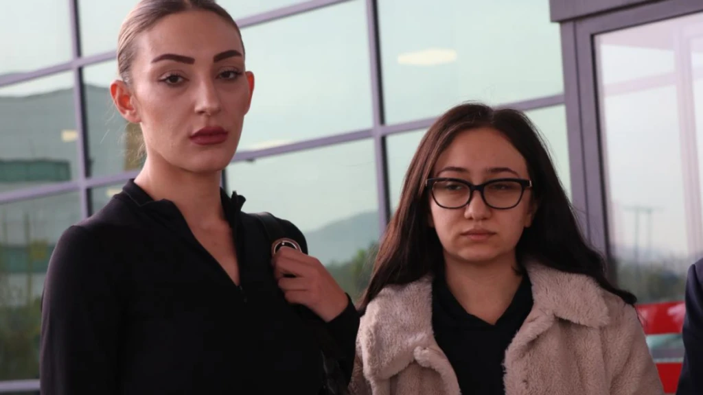 Gullu ve kizi Tugyan 3