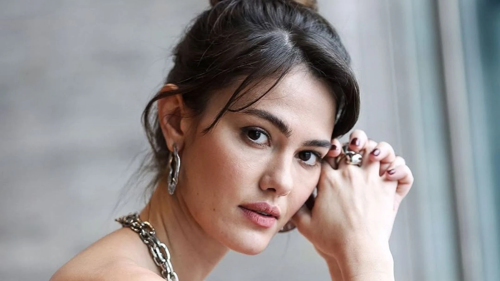 Leyla dizisinin Ahsen’i Gülper Özdemir kimdir? Gülper Özdemir nereli kaç dil biliyor?