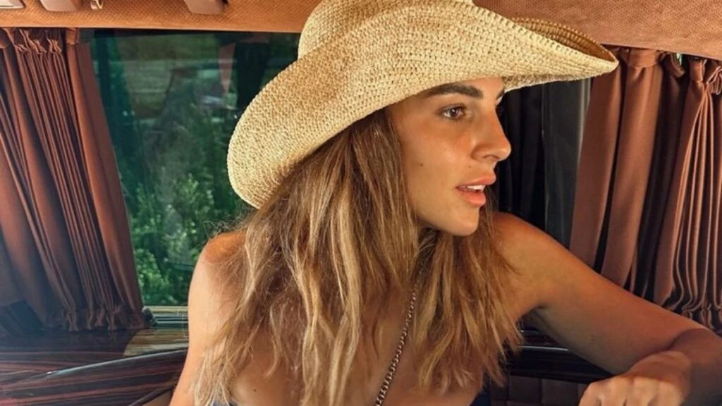 Yeşilçam’ın Ayşecik’i adeta yıllara meydan okuyor! Güzelliğini Hülya Koçyiğit’ten aldı
