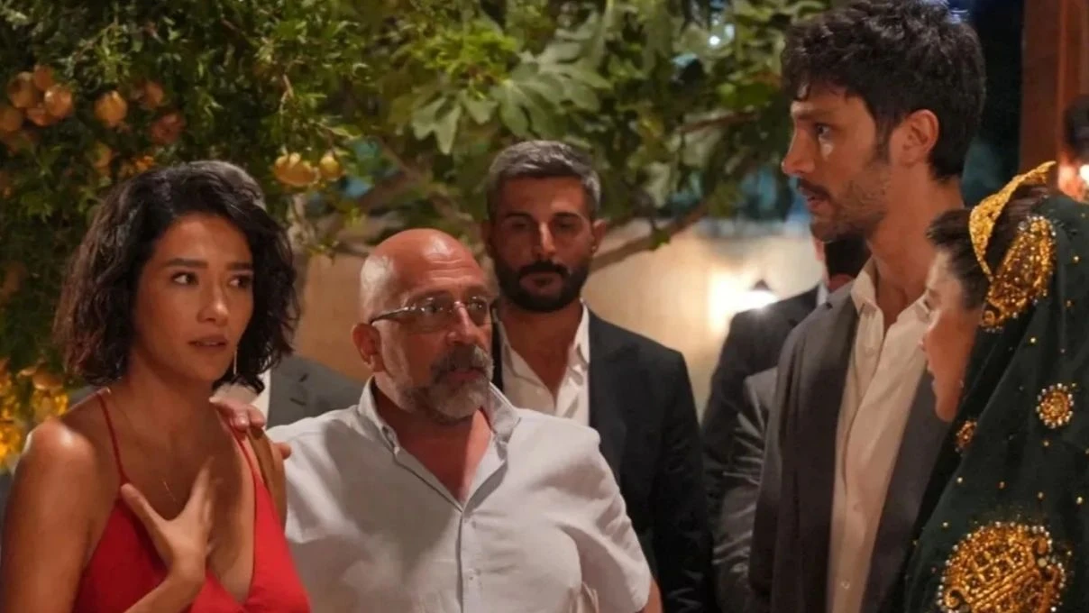 HALEF KOKLERIN CAGRISI DIZISINDE MELEKIN KARDESI YILDIZ MI