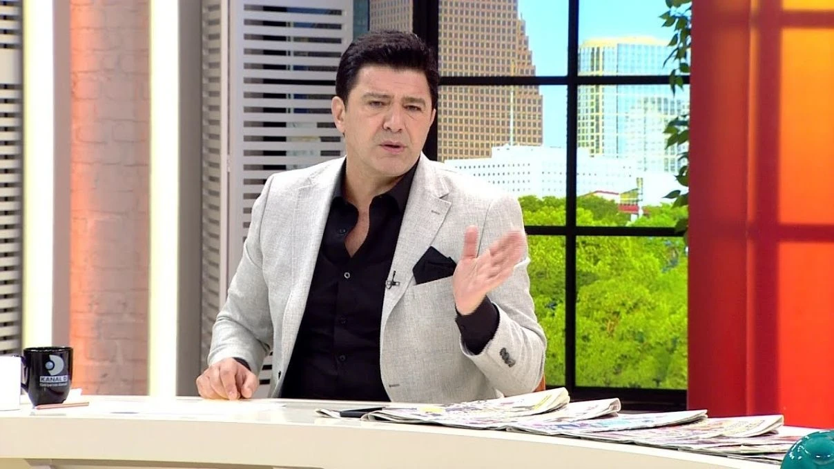 Hakan Ural’dan yeni doğan torunuyla ilk fotoğraf geldi! Çiçeği burnunda dede tarzıyla dikkat çekti