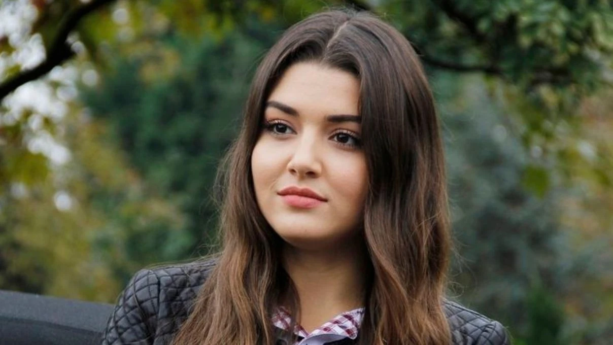 Aşk ve Gözyaşı dizisinin Meyra’sı Hande Erçel kimdir? Hande Erçel kaç yaşında, kiminle sevgili?