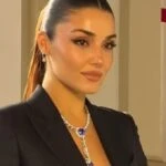 Hande Ercel Milanoda katildigi davette maskulen tarzi ile dikkat cekti