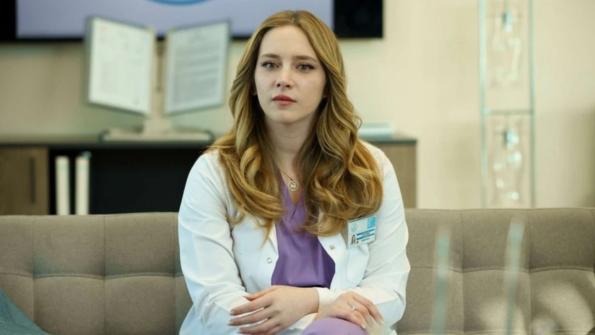 Bahar dizisinin final kararı almasında Hayal Köseoğlu hedef gösterildi! Ünlü oyuncu gelen kötü yorumlara kayıtsız kalmadı