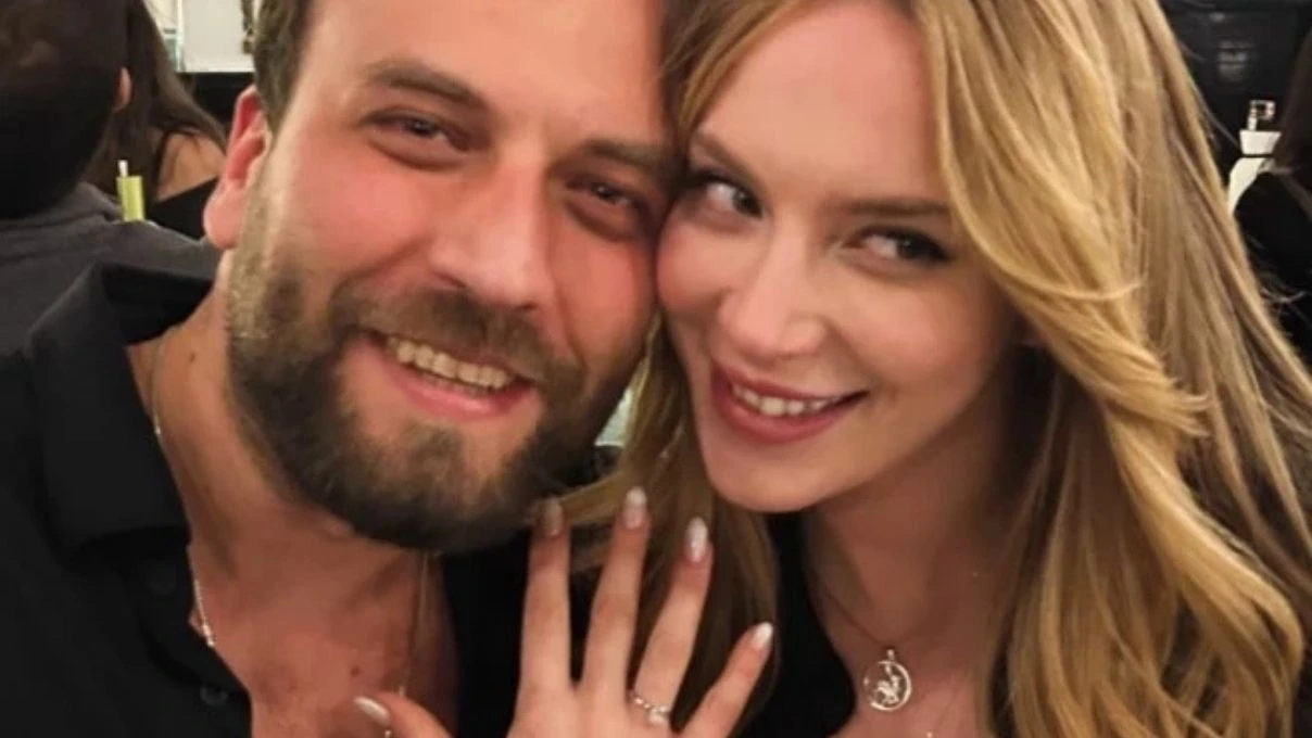 Hayal Köseoğlu ve Nezir Çınarlı çifti evlilik yolunda ilk adımı attı! Ünlü oyuncuya doğum gününde büyük sürpriz