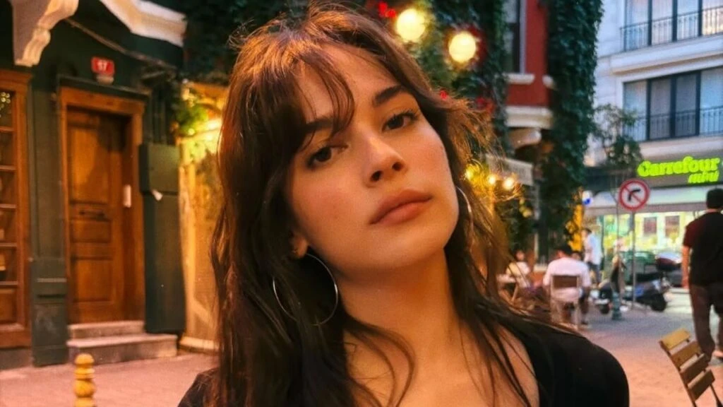 Çarpıntı dizisinin Sezin’i Helin Elveren kimdir? Helin Elveren kaç yaşında hangi dizilerde oynadı? 