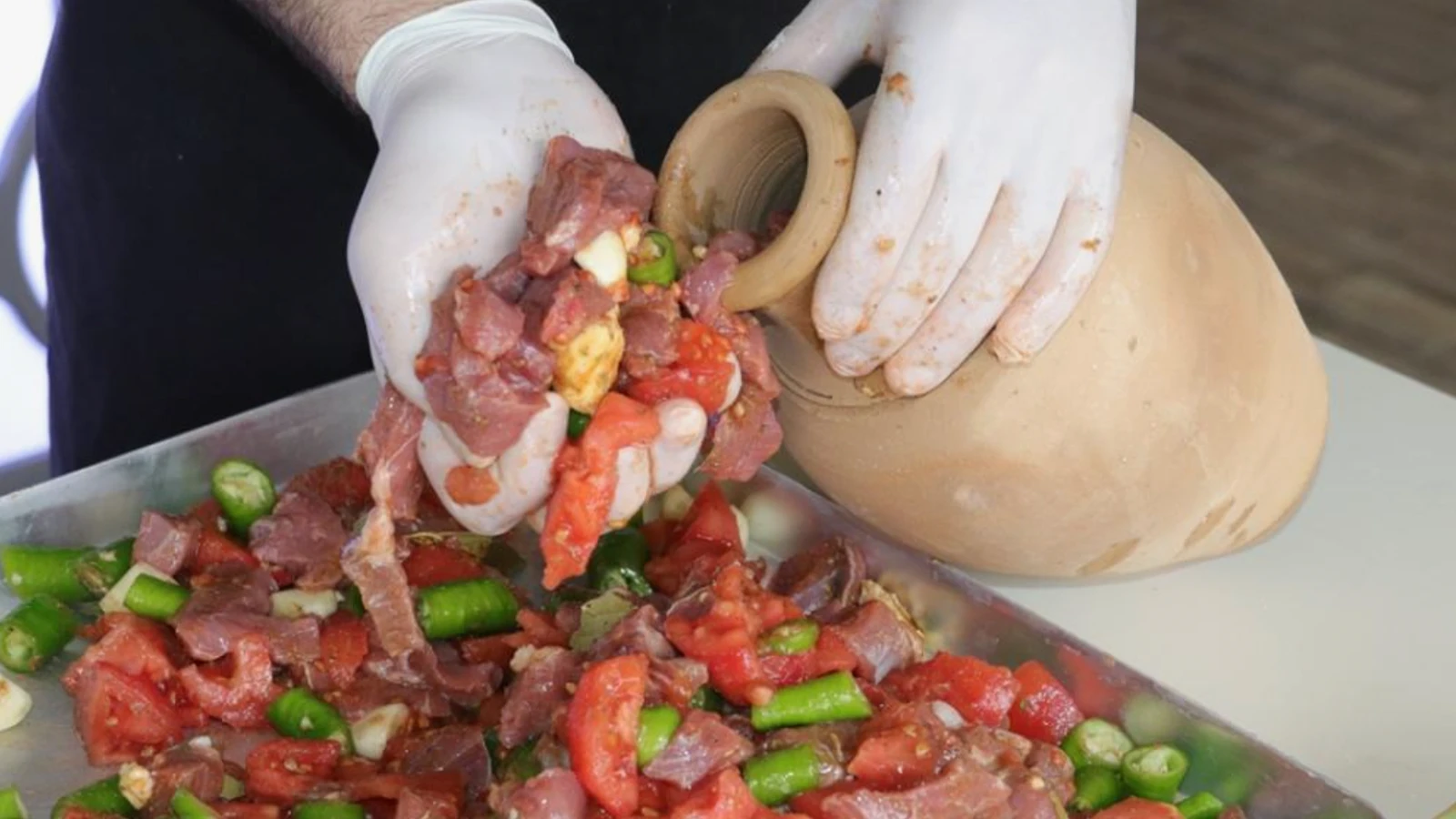 Herkesin yemek icin Kapadokyaya gittigi lezzet MasterChefte Meshur testi kebabinin sirri buymus