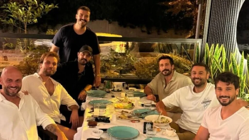 Hudutsuz Sevda dizisinin erkek oyuncuları akşam yemeğinde bir araya geldi!