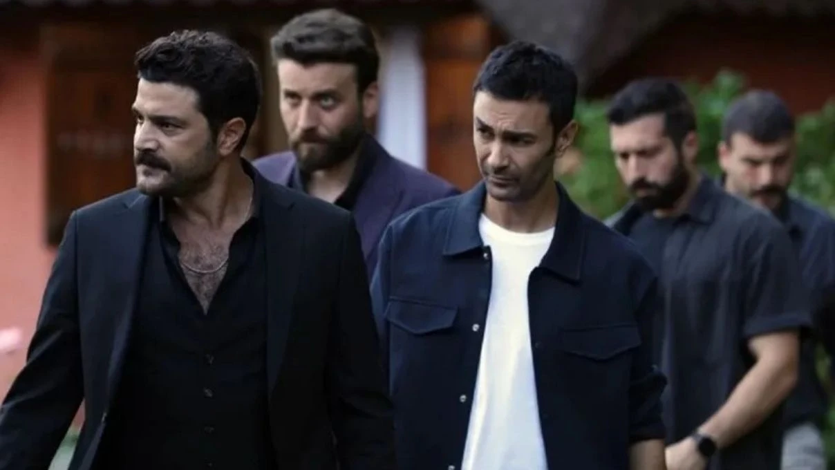 Hudutsuz Sevda dizisinin erkek oyuncuları akşam yemeğinde bir araya geldi!