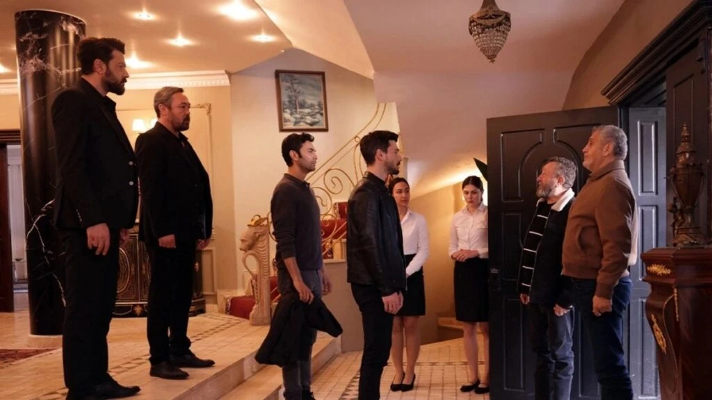 Hudutsuz Sevda dizisinin erkek oyuncuları akşam yemeğinde bir araya geldi!