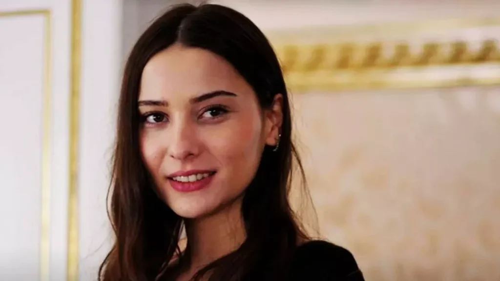 Hudutsuz Sevda dizisinde ayrılık haberleri peş peşe geliyor! Naz Çağla Irmak diziye veda ediyor 
