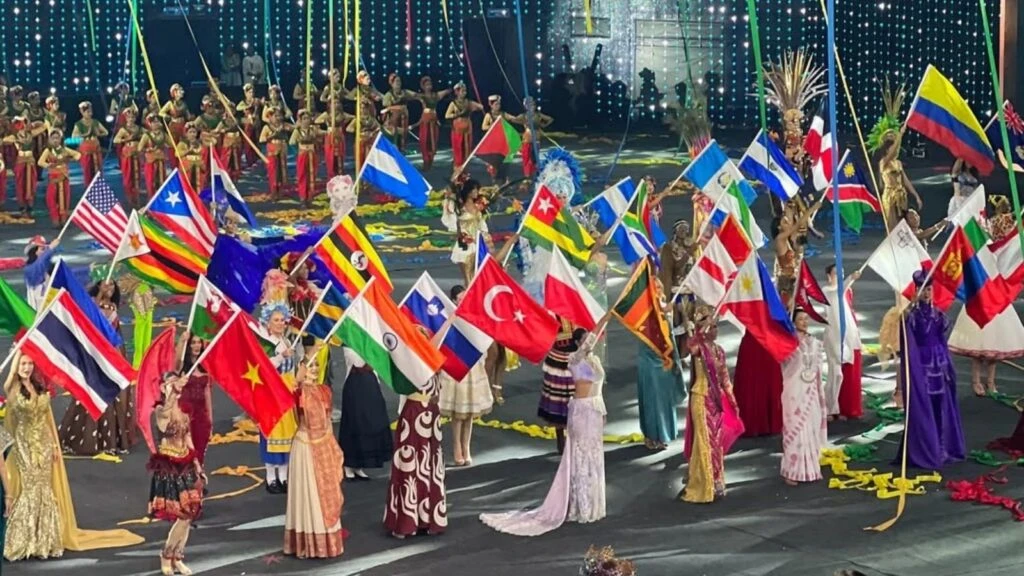İdil Bilgen Miss World yarışmasında Türkiye’yi temsil ediyor! “Türk bayrağını taşımak benim için çok özeldi” 