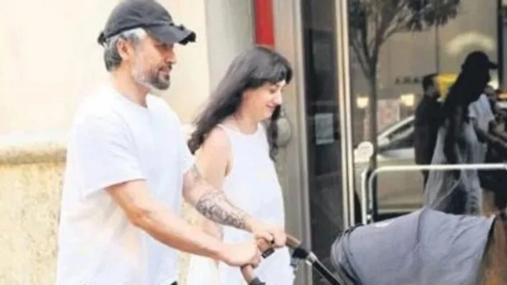 Eski futbolcu İlhan Mansız ailesiyle birlikte Nişantaşı’nda görüntülendi!