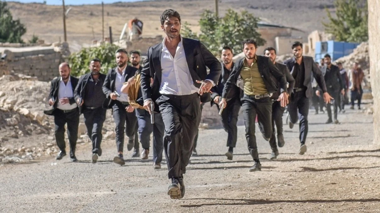 Halef dizisi oyuncusu İlhan Şen genç hayranlarına bakın ne yaptı! Sosyal medyayı sallayan görüntüler