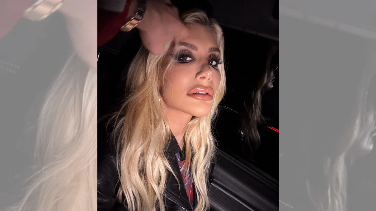 Irem Derici 1 2