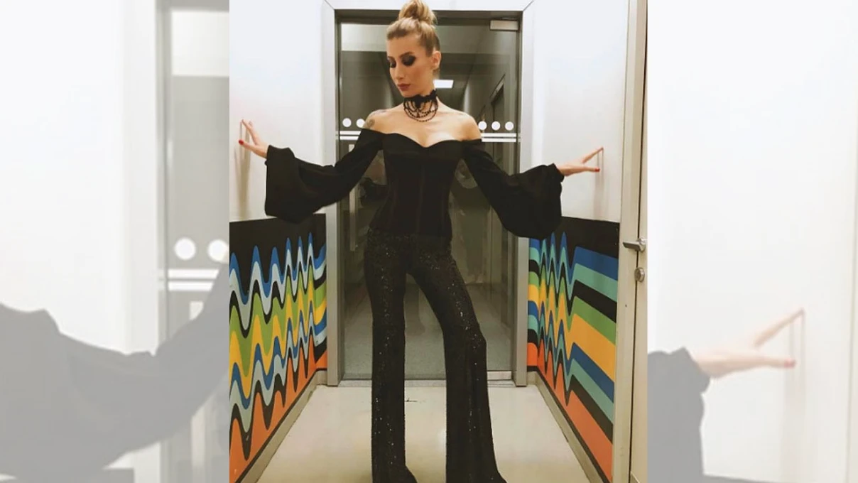 Irem Derici 2 1