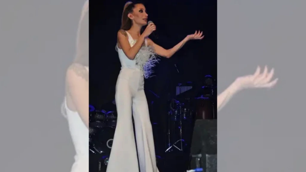 Irem Derici 3 1