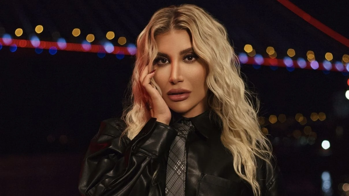 İrem Derici’den şoke eden hareket! Nişanlısını takipten çıktı 5 İrem Derici’den şoke eden hareket! Nişanlısını takipten çıktı