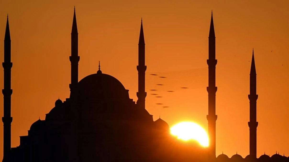 Romantizm tutkunları için en iyi gün batımı manzaraları İstanbul 2025!