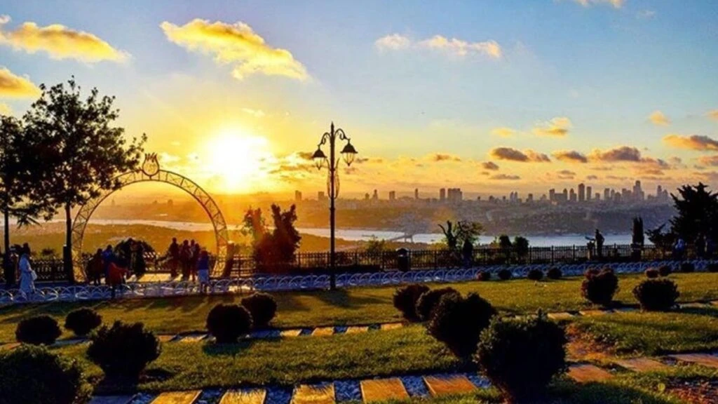 Romantizm tutkunları için en iyi gün batımı manzaraları İstanbul 2025!