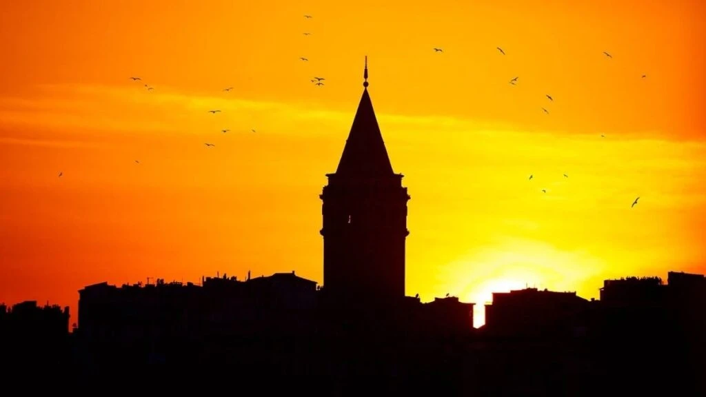 Romantizm tutkunları için en iyi gün batımı manzaraları İstanbul 2025!