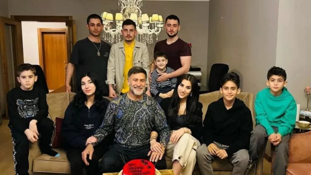 İzzet Yıldızhan söyledi oğlu saz çaldı! Performanslarıyla sosyal medyaya damga vurdular