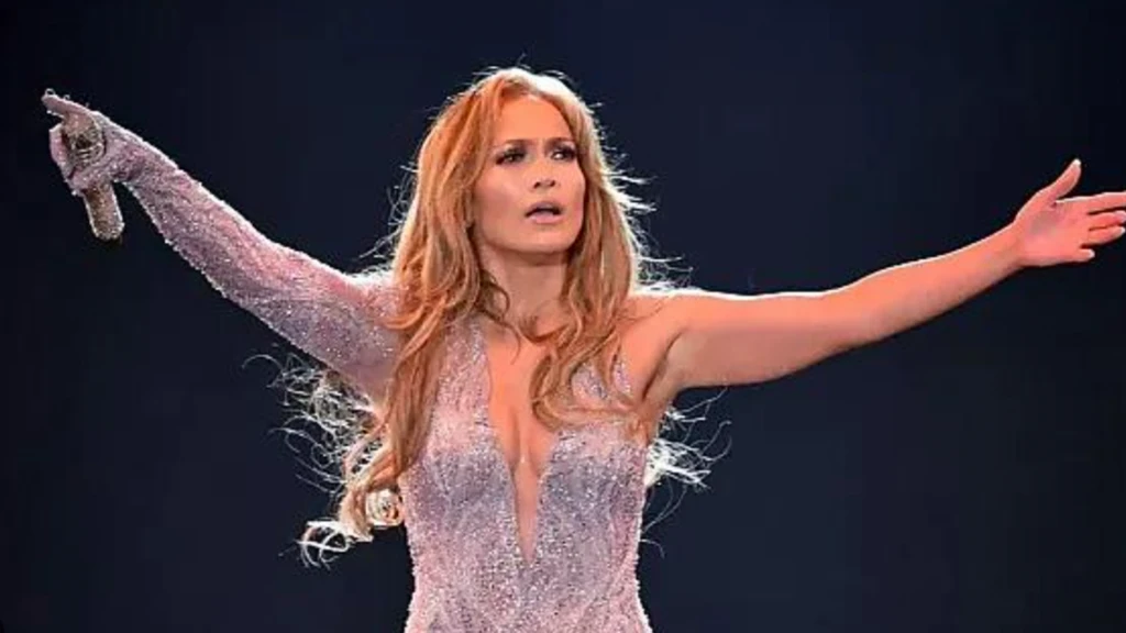 Jennier Lopez Istanbul konseri oncesi Istinyede alisveris turunda Caddede gorenler sasti kaldi