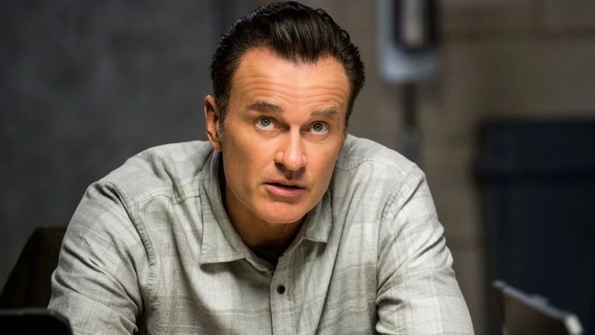 Julian McMahon evli mi cocugu var mi