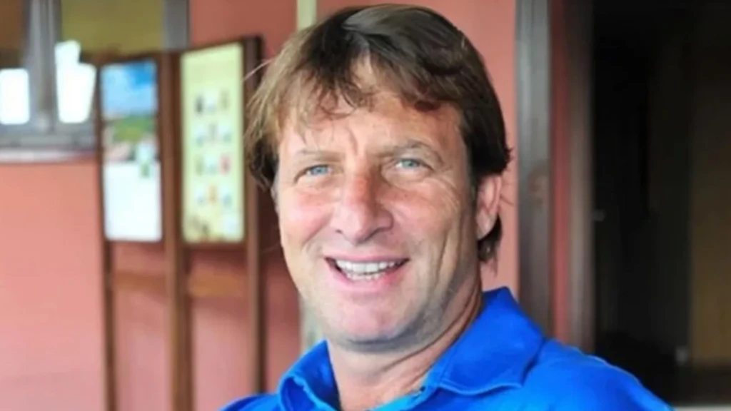 Kaya Cilingiroglu yeni askiyla odul toreninde 25 yas kucuk sevgilisini goren herkes kizi Zehraya benzetti