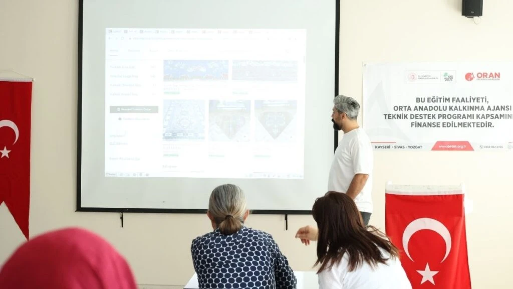 Kadınlar dijital dünya ile tanıştı! Kayseri’de kadın girişimcilere dijital pazarlama eğitimi verildi 