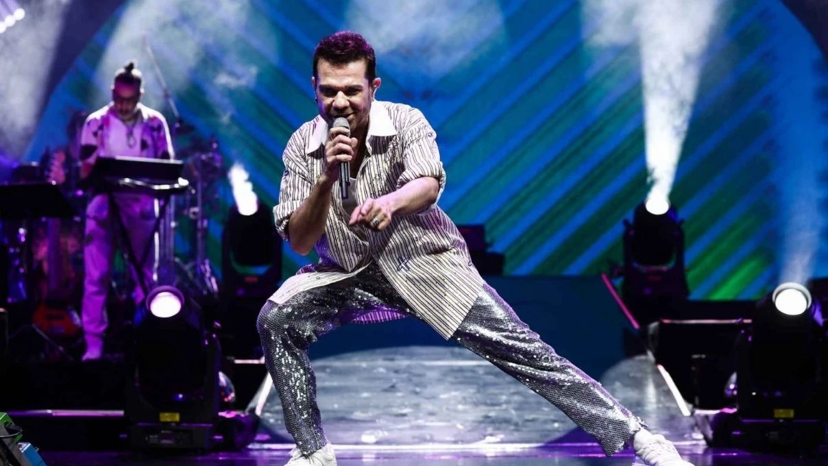 Kenan Doğulu’nun çok konuşulacak anları kameralarda! Ünlü şarkıcı ayakta durmakta zorlandı 4 Kenan Doğulu’nun çok konuşulacak anları kameralarda! Ünlü şarkıcı ayakta durmakta zorlandı