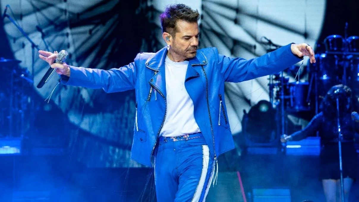 Kenan Doğulu’nun çok konuşulacak anları kameralarda! Ünlü şarkıcı ayakta durmakta zorlandı 5 Kenan Doğulu’nun çok konuşulacak anları kameralarda! Ünlü şarkıcı ayakta durmakta zorlandı