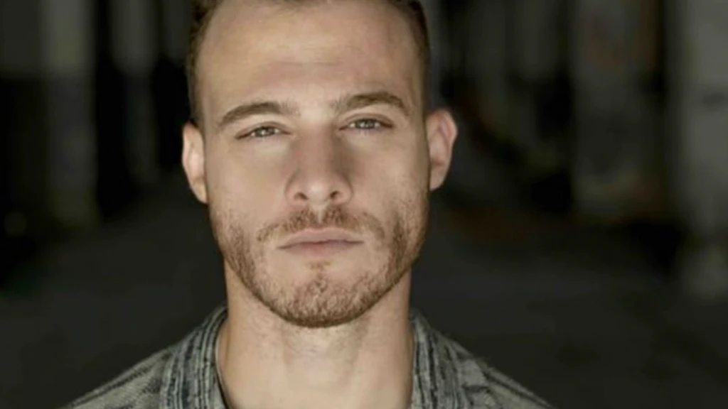Kerem Bursin Star TVnin iddiali dizisi Carpinti ile ekrana donuyor