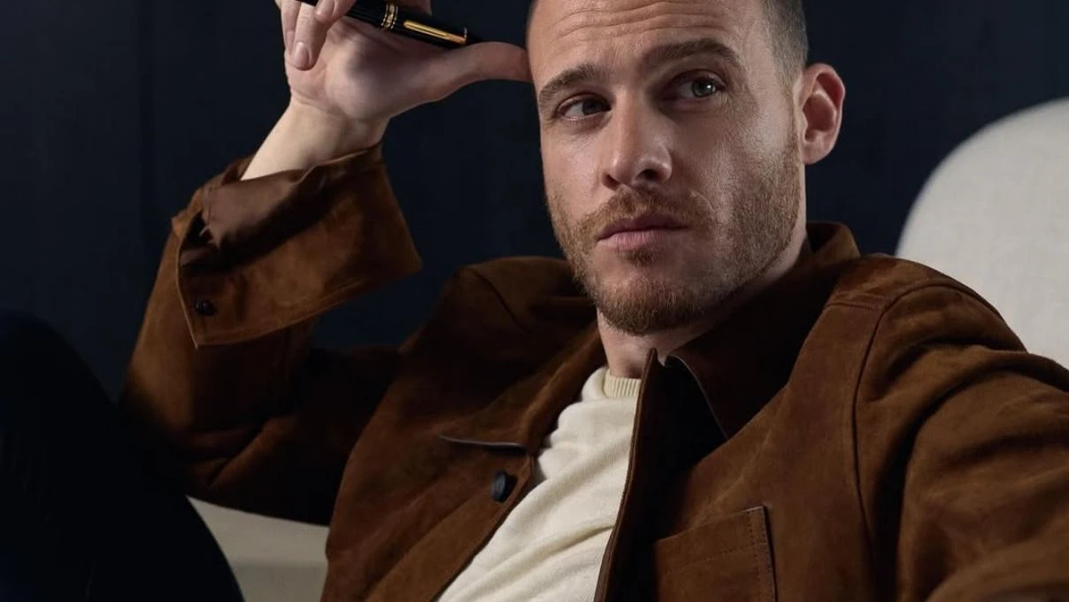 Kerem Bursin Starlite Vakfindan odul aldi