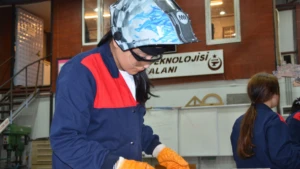 Manisa’da kaynakçılık sektörüne kadın eli değiyor! Ön yargılar kırılıyor