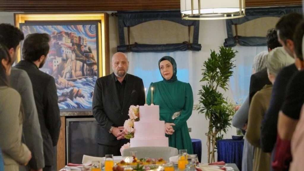 Kızılcık Şerbeti dizisinde yaprak dökümü! Ayrılık haberleri peş peşe geliyor