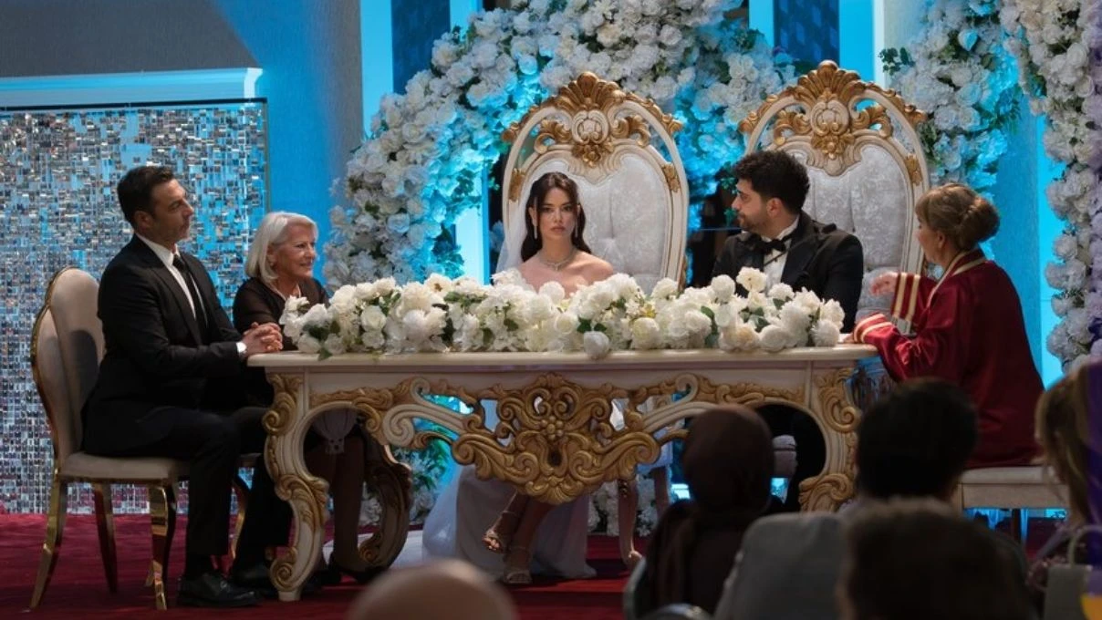 Kizilcik Serbeti 118. Bolum fragmaninda Basakin aci gunu Unallar ailesindeki kaos buyuyor