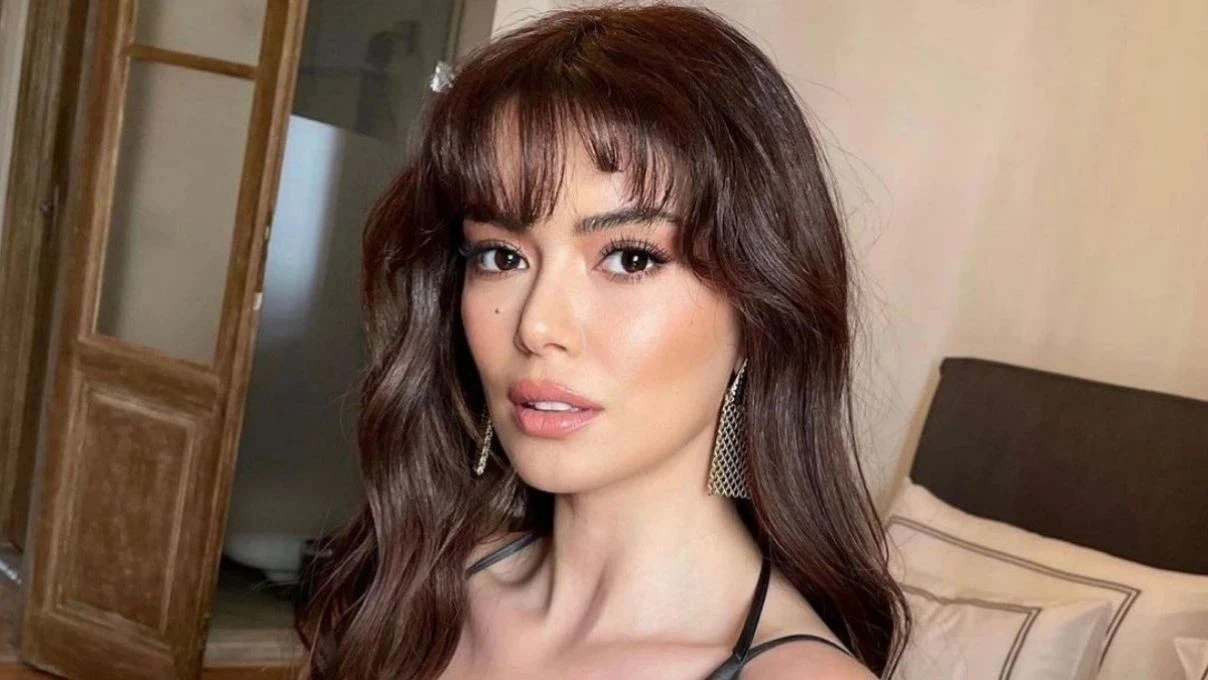 Kızılcık Şerbeti dizisinin oyuncu kadrosunda büyük değişlik! Kızılcık Şerbeti’nden kimler ayrılıyor? 8 Kızılcık Şerbeti dizisinin oyuncu kadrosunda büyük değişlik! Kızılcık Şerbeti’nden kimler ayrılıyor?