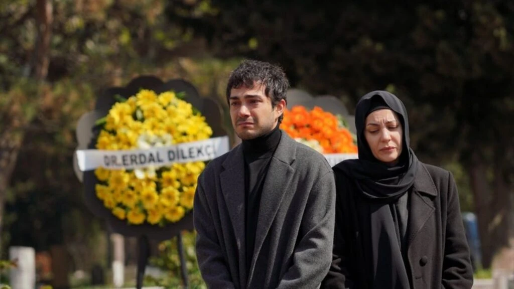 Kızılcık Şerbeti dizisinde yaprak dökümü! Ayrılık haberleri peş peşe geliyor