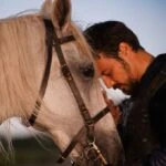 Orhan Bey rolüyle ekranlara dönen Mert Yazıcıoğlu’ndan Filistin mesajı! “Bir an önce son bulsun”