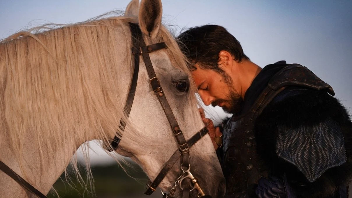 Orhan Bey rolüyle ekranlara dönen Mert Yazıcıoğlu’ndan Filistin mesajı! “Bir an önce son bulsun”