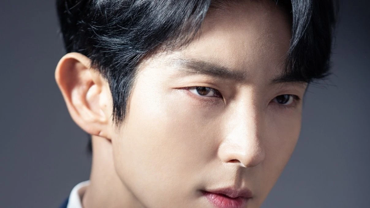 Lee Joon Gi ile Moon Lovers Scarlet Hear adli tarihi bir K drama icin gorusuluyor