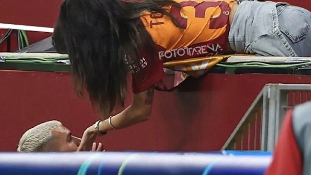 Galatasaray’ın yıldızı Lucas Torreira kalp işareti yapıp barışma sinyalleri verdi! Ünlü oyuncu Devrim Özkan’dan karşılık geldi