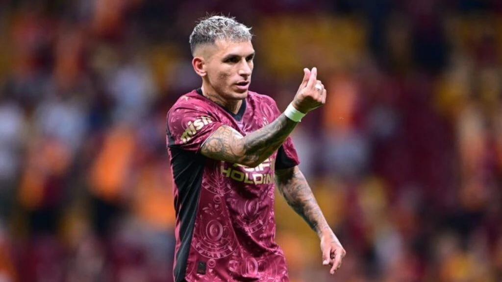 Galatasaray’ın yıldızı Lucas Torreira kalp işareti yapıp barışma sinyalleri verdi! Ünlü oyuncu Devrim Özkan’dan karşılık geldi