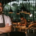 MasterChef 2025 konugu Osman Sezener kimdir MasterChef Osman Sezener restoranlari nerede Kariyeri ve biyografisi arastiriliyor