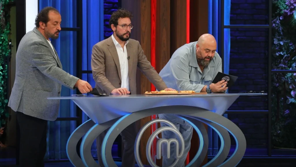 MasterChef konuğu Ömür Akkor'dan patatesli mantı tarifi! Herkes bu tarifin peşinde damak çatlatan lezzet 11 MasterChef 3 Aralik 2025 4. ceket sahibi kim oldu MasterChef son ceketi alan yarismaci kim