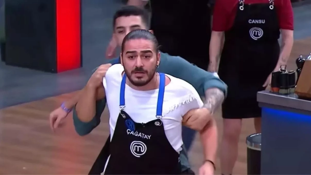 MasterChef yarışmacısı Çağatay pişman oldu! Mehmet Şef’in eli öptü ve özür diledi