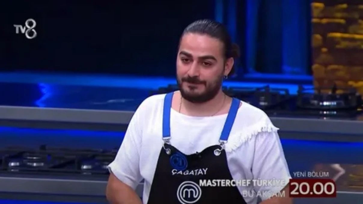 MasterChef yarışmacısı Çağatay pişman oldu! Mehmet Şef’in eli öptü ve özür diledi