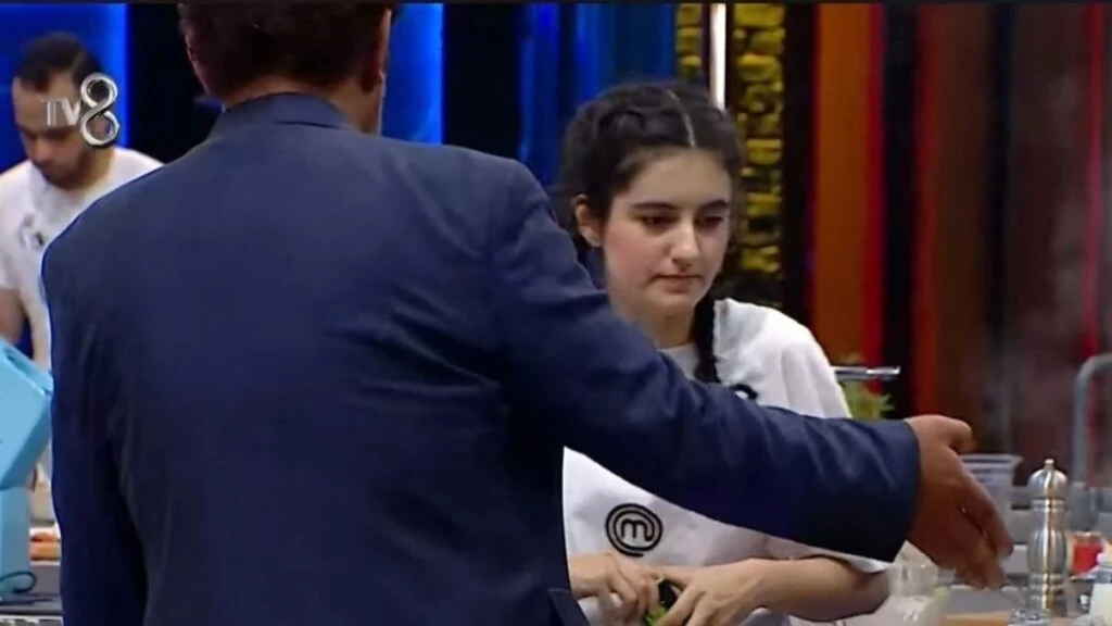MasterChef Türkiye yarışmasında Gamze Sönmez’in tabağından saç çıkmıştı! Elenen yarışmacı konuyla alakalı açıklama yaptı