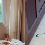 MasterChef hayrani annesinin yemegi begendin mi sorusuna kasik atarak cevap verdi Iste sosyal medyada viral olan video